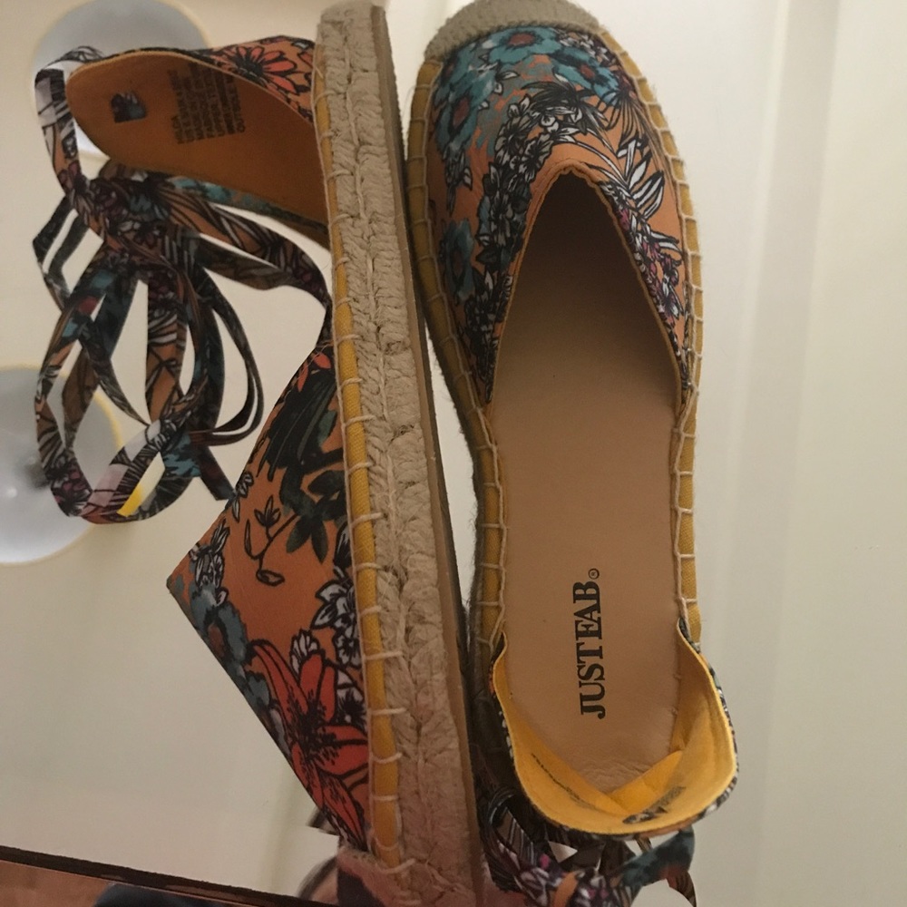 Espadrilles - Picture 2 of 2